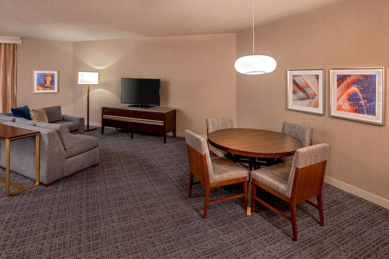 Sheraton Music Airport Hotel 4*